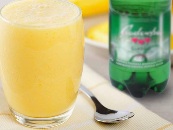 Smuti z mineralno vodo